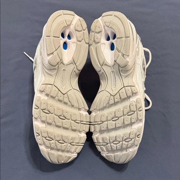 New Balance Polka Dot Running Shoes - Picture 4 of 5